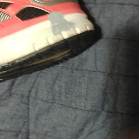 Size 8.5 Adidas sneakers. Pink - Picture 3 of 7